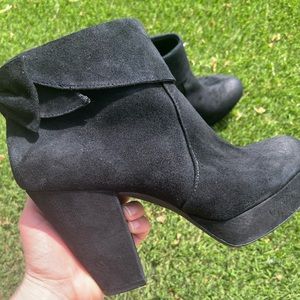 Gianni Bini Black Bow Velour Booties EUC
